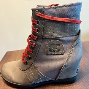 Unique Sorel Lexie wedge boots